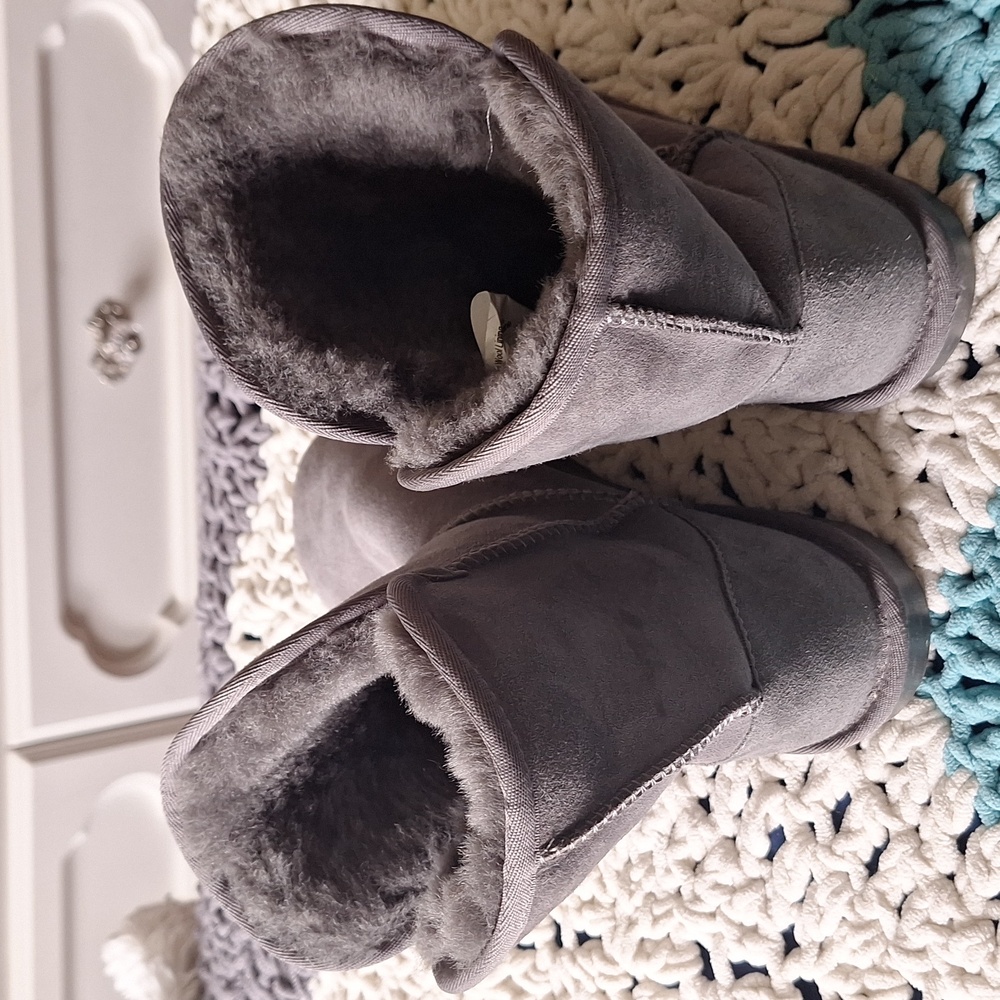 Boots - Picture 4 of 4
